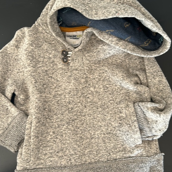 4 sweaters - Picture 9 of 9